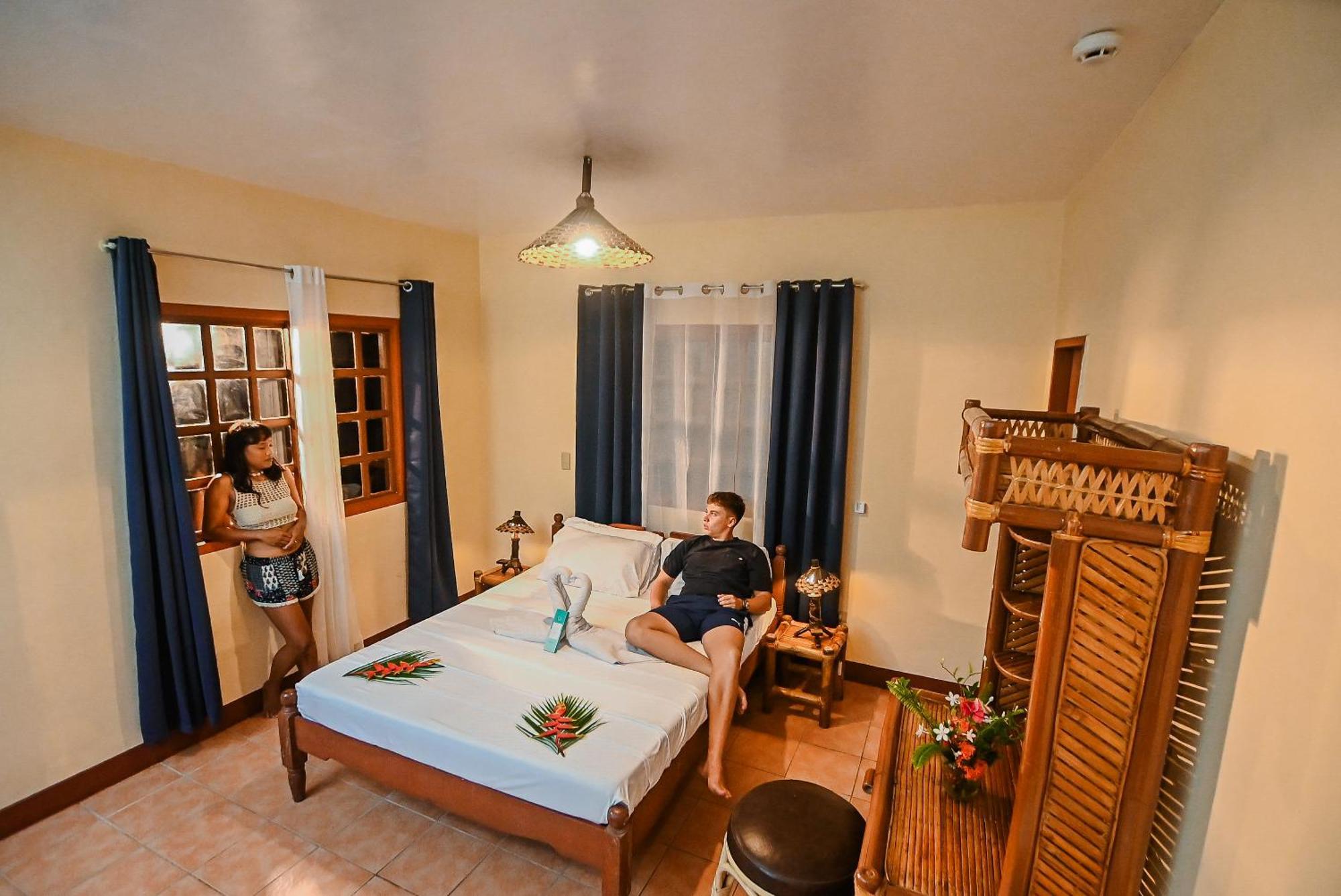 Garden Of Eden Dive Resort Puerto Galera Exterior foto