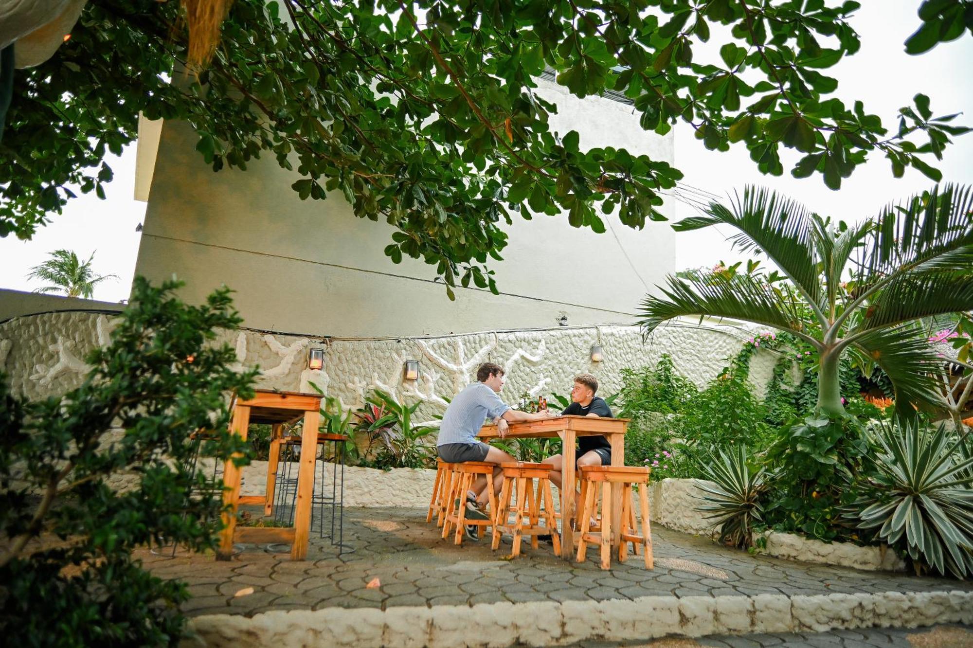 Garden Of Eden Dive Resort Puerto Galera Exterior foto